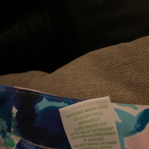 Lilly Pulitzer Scalloped Floral Shorts - Picture 6 of 12